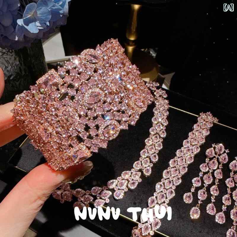 ゴージャス バングル 女性用 開口式 ワイド 宝石満載 ビンテージ レトロ 華麗 方形ジルコニア 水滴モチーフ 輝き 効果 高級感 フォーマル パーティー アクセサリー ジュエリー