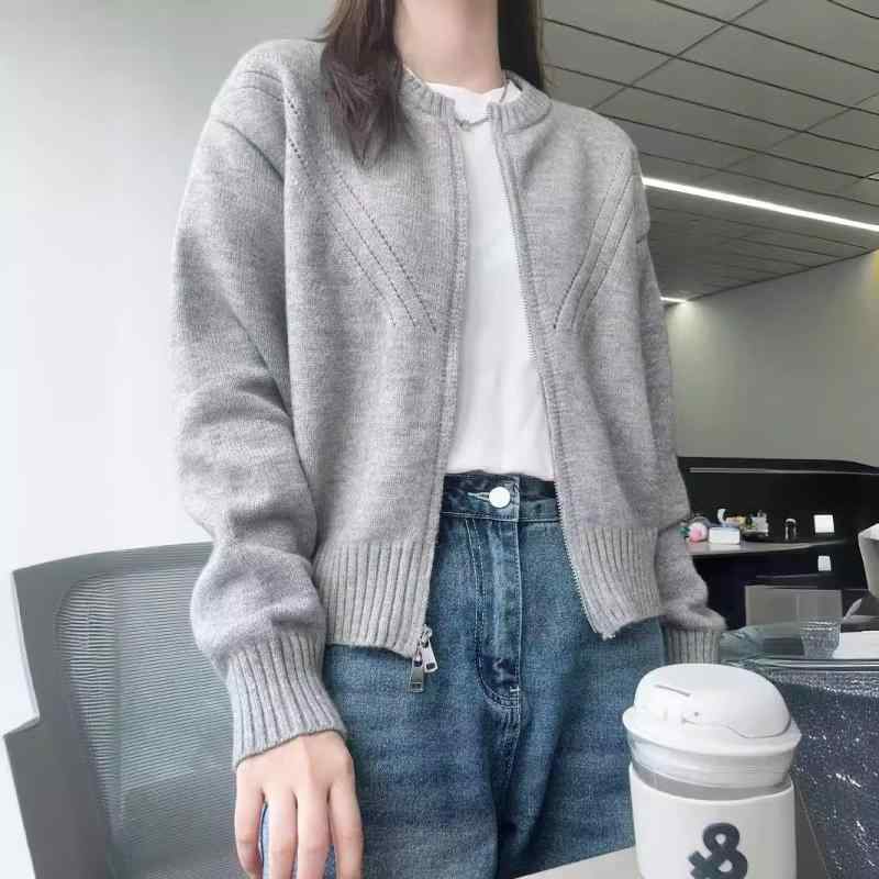 レディース ニットセーター グレー 薄手 高級感 ゆったりスタイル 日系 春秋 トップス アウター 普段使い カジュアル 柔らかい 伸縮性 軽量