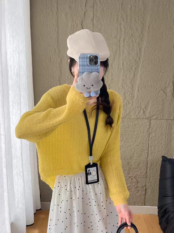ニット カーディガン レディース 春夏 薄手 透け 光沢 バックボタン サイド スリット デザイン 高級感 伸縮性 軽量 普段使い 合わせやすい