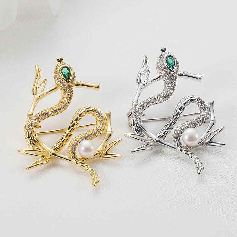 レディース ブローチ 竹葉 金蛇 モチーフ 淡水パール 胸花 高級感 ファッション アクセサリー スーツジャケット 用 豪華 装飾 女性向け ピン ピンブローチ フォーマル アクセント 4,480円