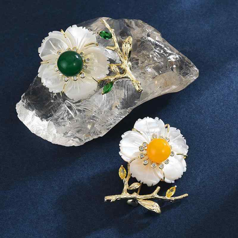 ブローチ 天然貝殻 フラワーアゲート 高級感 ユニーク 胸花 コート用 ジャケット用 スーツ用 ファッション アクセサリー エレガント 優雅 スタイリッシュ 百搭 装飾品 ナチュラル素材
