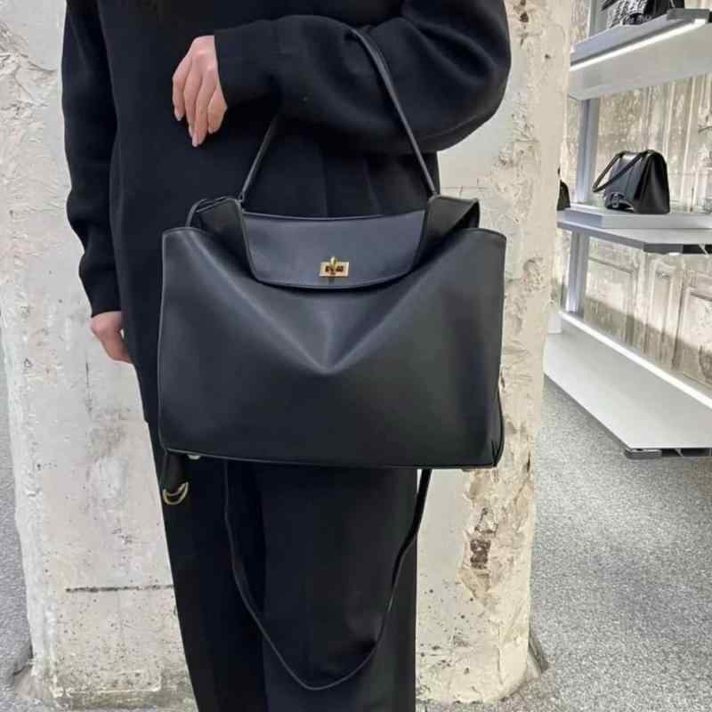 ハンドバック ヴィンテージ 筋目 ゆったり表現スタイル ドレープ感 御前上等感 軽さ 普段使い走り 肩かけ トート 肩先 大型 中型 小型 ミニサイズ 黒いこと ベージュ 赤銅色