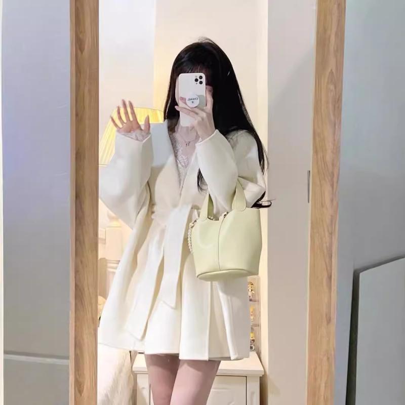 レディース 秋冬 コート 白色 ケープ ウール 混 ダブルフェイス ショート丈 ゆったり 小柄対応 暖かみ 高級感 防寒 スタイリッシュ｜サポートシェアグローバル