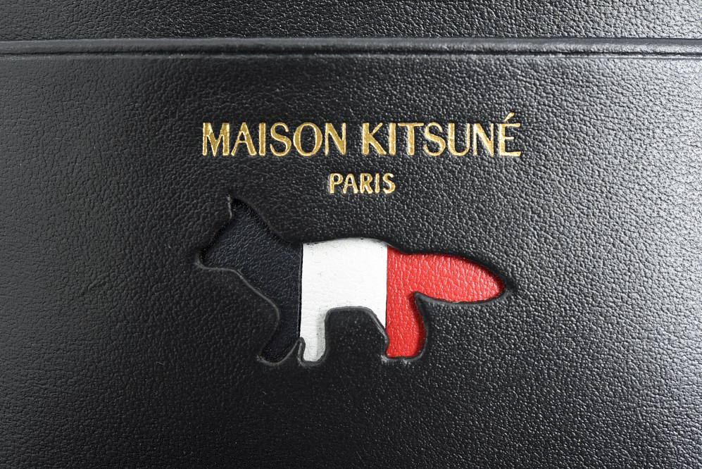 Maison Kitsune メゾンキツネ 送料無料 カードケース 送料無料 プレゼント レザー メンズ 関東 レディース トリコロールフォックス エンボス ブラック 黒 パリ ブランド ビジネス プレゼント 男女兼用 あす楽対応 関東 割引発見