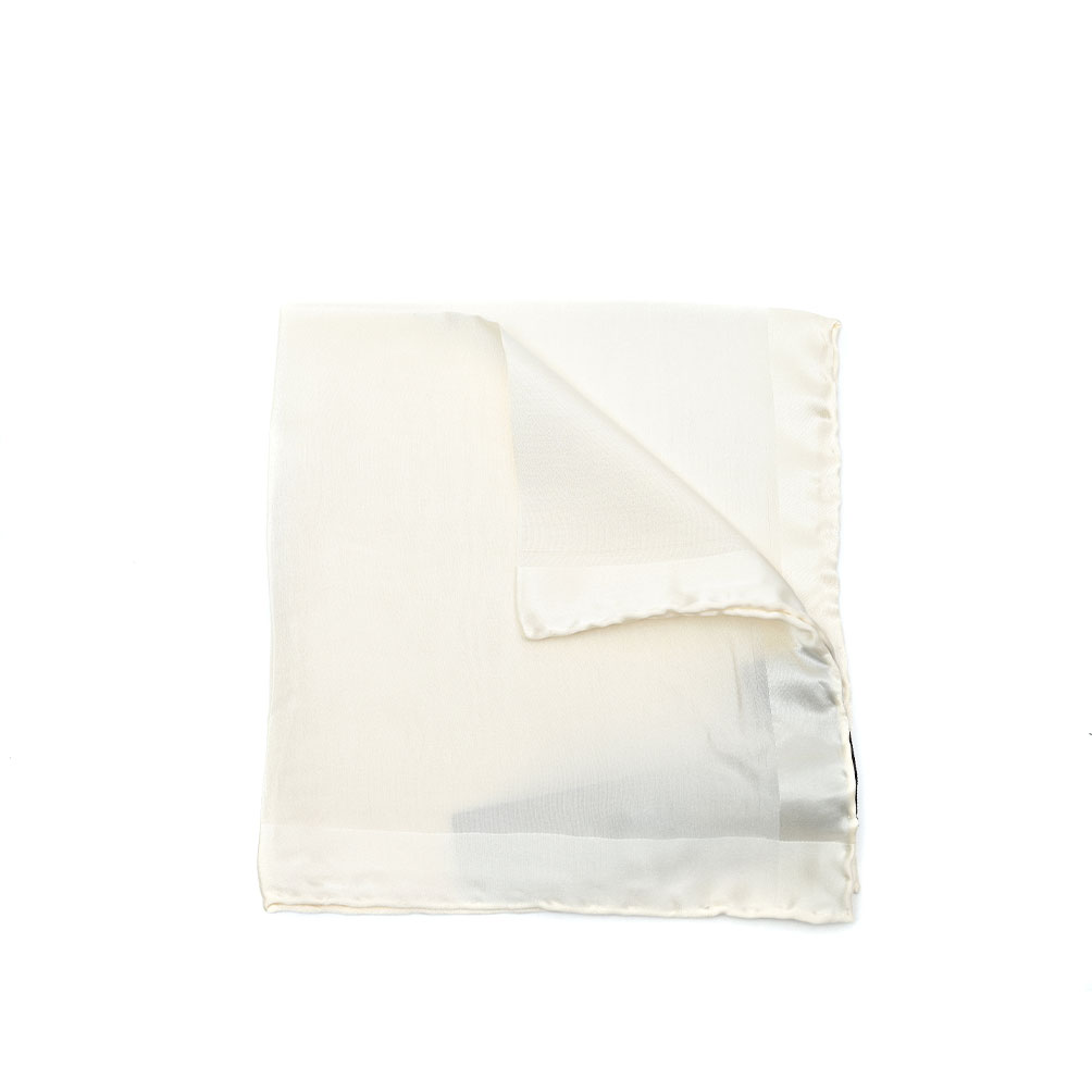 トム・フォード★ポケットチーフ☆ホワイトxブラック【中古】 P20倍 トムフォード TOM FORD ポケットチーフ メンズ シルク 100% オフホワイト イタリア ブランド MADE IN ITALY  フォーマル パーティー 結婚式 ギフト プレゼント | ガルダローバミラノ