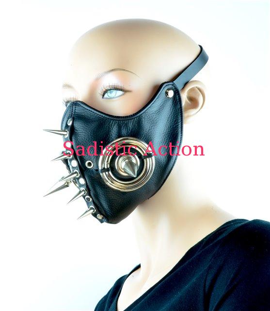 【即納】FUNK PLUS LEATHER HALF MASK WITH 2" SPIKE AND RING. PIN SPIKE IN THE MIDDLE. 【コスチュームアクセサリー】【マスク、仮面、ヘッドピース】【FUNK PLUS(レザーアクセサリー、レザーマスク、ハーネス、ポリスハット等)】【FP-MK107】|Sadistic Action