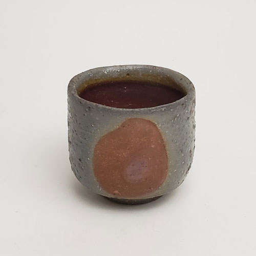 備前焼 柴岡信義作 酒呑（窯変）（信義-02）| おしゃれ 日本製 工芸品 和食器 陶器 盃 杯 ぐい呑 酒器 父の日 母の日 プレゼント ギフト 岡山県｜器茶房　彩庵