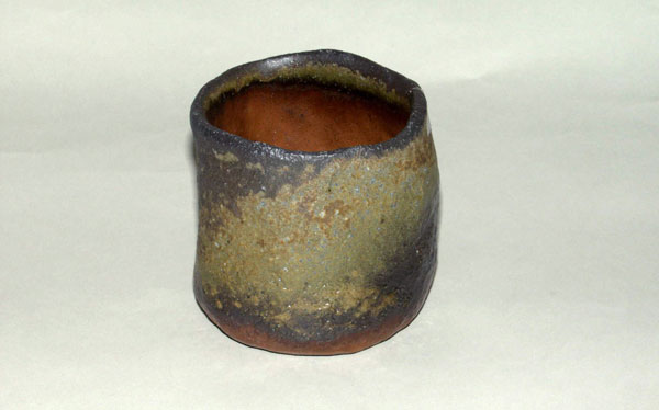 備前焼 岡部享憲 作 石肌強い酒杯（岡部-06）| 今めかしい 日本製 芸術品 和食器 瀬戸もの 盃 杯 ぐい呑み 酒器 強い酒優勝杯 父の日 母の日 差し上げ物 差し上げ物 岡山県