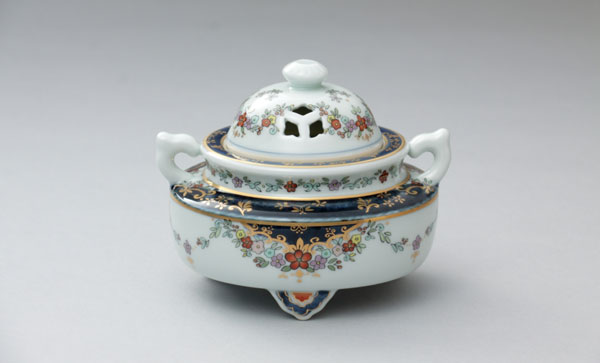 有田焼香枦 楽天市場】有田焼 獅子絵 香炉 Y334-W| こうろ おしゃれ おすすめ 有田