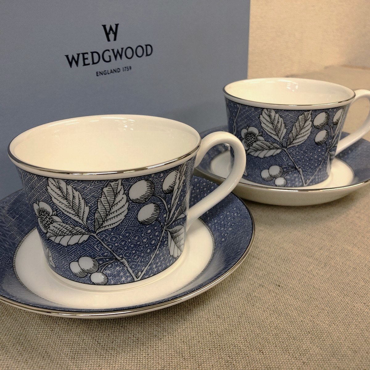 ☆ウェッジウッド　テーブルクロス　ブループラム　未使用品 WEDGWOOD テーブルクロス ウェッジウッド ブループラム トップ