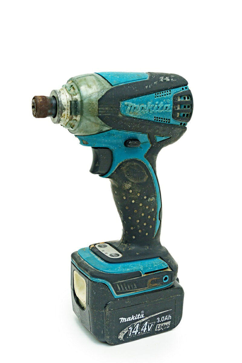 ＭＡＫＩＴＡ　マキタ　インパクト　ＴＤ１３３Ｄ　【中古】　シリコンパーツなし　ネーム消し跡あり　充電器付　（１４，４Ｖ　３，０Ａｈバッテリー付）　先端カバー欠品　バッテリー残量不明｜サイトウ質屋