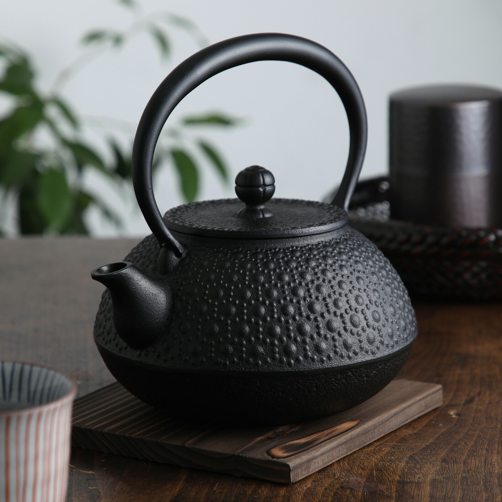 南部鉄瓶 ヘラルボニーと創業400年の鈴木盛久工房「南部鉄器」が初