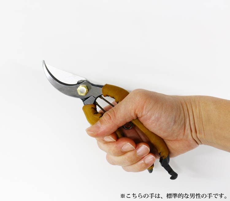 革張 宗家秀久 本職用剪定鋏 当店別注品 180mm T 25k 剪定用具 Yp180 K 当店別注品 Ycs3 7g 女性向けサイズ 当店別注品 女性向けサイズの革張り仕様 本職がオススメする剪定バサミ グッドデザイン賞受賞 7g 外山刃物 剪定はさみ 剪定鋏 堺の刃物屋さん こかじ 革張 宗家秀久 本職用剪定鋏 当店別注品 180mm T 25k 剪定用具 Yp180 K 当店別注品 Ycs3 7g 女性向けサイズ 当店別注品 女性向けサイズの革張り仕様 本職がオススメする剪定バサミ グッドデザイン賞受賞 7g 外山刃物 剪定はさみ 剪定鋏 堺の刃物屋さん こかじ