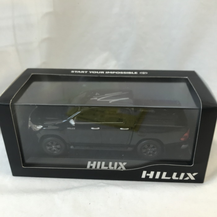 1/30 トヨタ ハイラックス HILUX ミニカー　ダークブルーマイカ Amazon | 1/30 トヨタ 新型ハイラックス ネビュラブルー