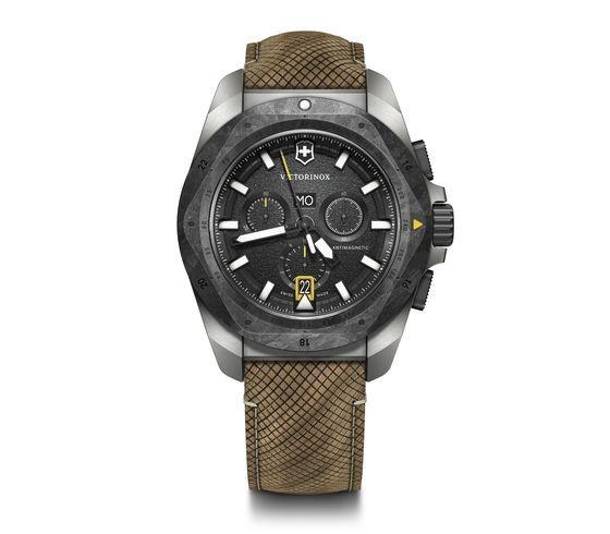 国内置き目VICTORINOX【ビクトリノックス【INOX Chrono】【イノックス クロノ】【チタン入れもの】カーボンベゼル ウッドストラップ 特車が踏んでも壊れないウォッチ【241988.1】