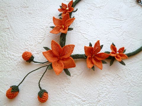 【可愛くナチュラル】トルコ伝統手芸“オヤ”刺繍の花飾りネックレス：オレンジ【RCP】