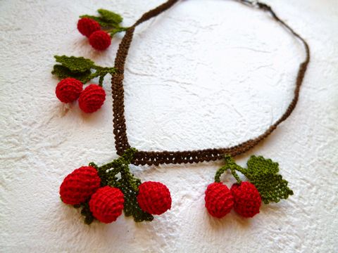 《可愛くナチュラル》トルコ伝統手芸“オヤ”刺繍の赤い木の実のネックレス【人気のトルコ雑貨】【RCP】