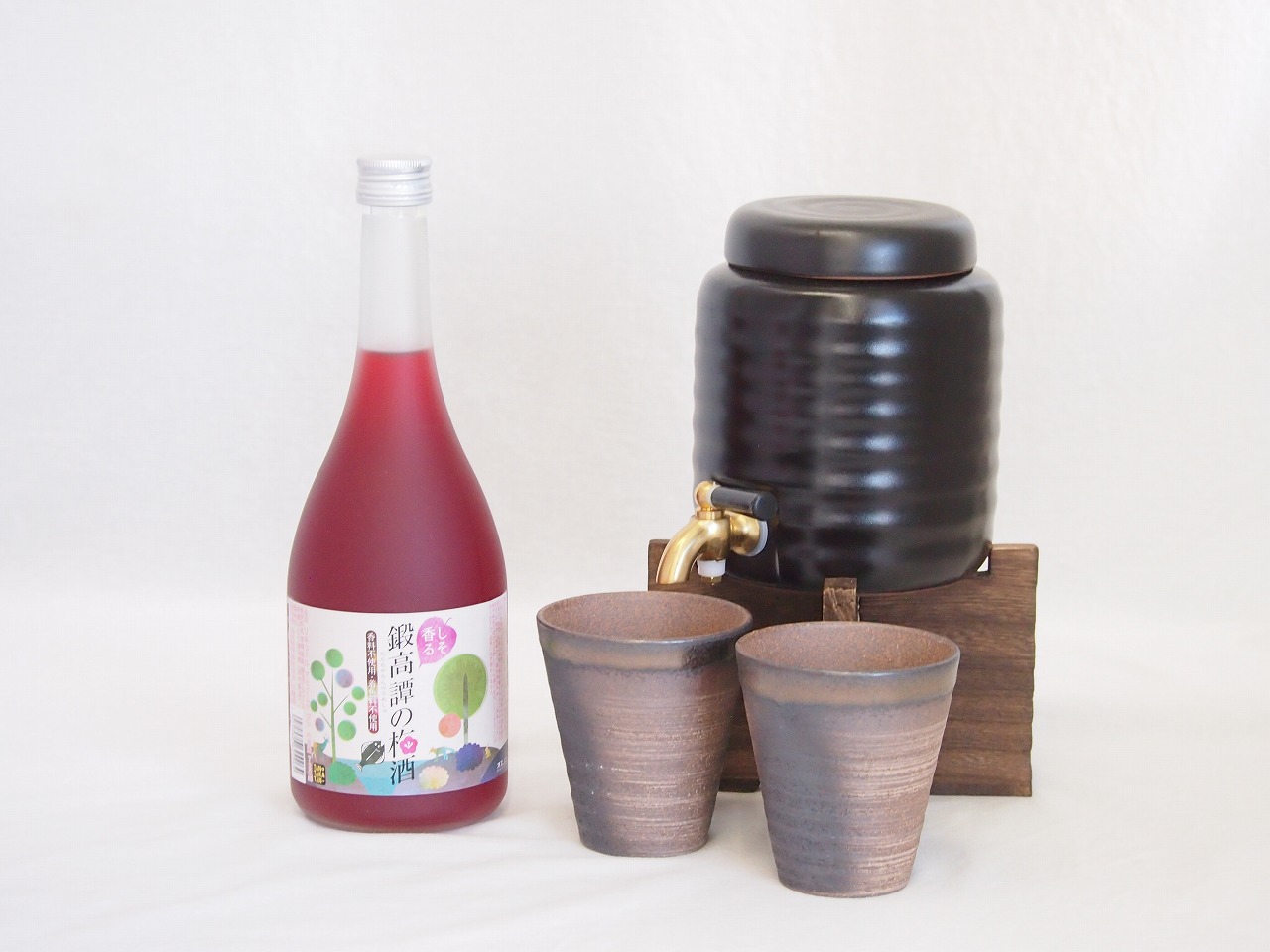 本格焼酎サーバー1000cc(18cm×24cm 1kg)三重県萬古焼き備前金彩ペアカップ(200ml×2個)合同酒精 しそ香る鍛高譚の梅酒 (千葉県) 720ml×1本