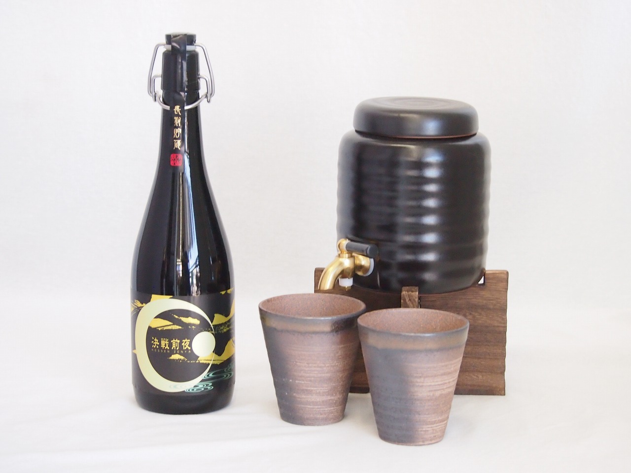 本格焼酎サーバー1000cc(18cm×24cm 1kg)三重県萬古焼き備前金彩ペアカップ(200ml×2個)深野酒造 本格麦焼酎 長期貯蔵決戦前夜 (熊本県) 720ml×1本
