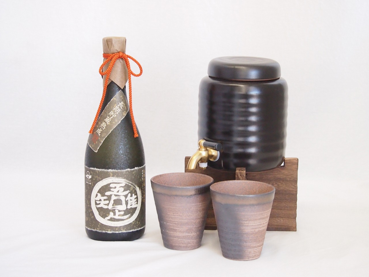 本格焼酎サーバー1000cc(18cm×24cm 1kg)三重県萬古焼き備前金彩ペアカップ(200ml×2個)薩摩金山蔵 長期貯蔵芋焼酎 吾唯足知 (鹿児島県) 720ml×1本 7,906円