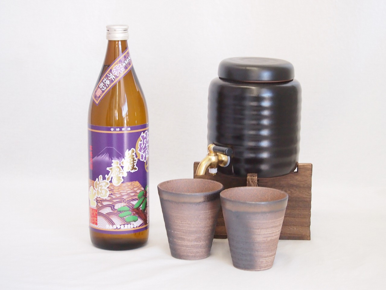 本格焼酎サーバー1000cc(18cm×24cm 1kg)三重県萬古焼き備前金彩ペアカップ(200ml×2個)濱田酒造 本格芋焼酎 鹿児島県産紫芋使用紫薩摩富士 (鹿児島県) 900ml×1本