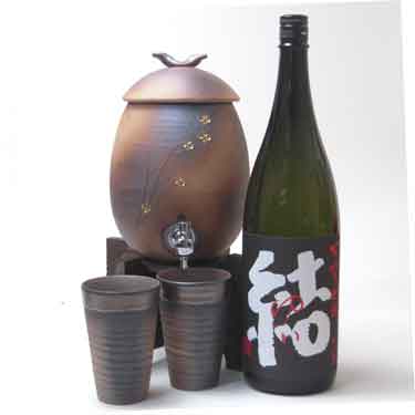 信楽焼・明山窯　焼酎サーバー　火色金小紋　2200ｃｃ(専用木台付き)+備前金彩焼酎ペアカップ+【限定】濱田酒造　芋焼酎 　結（ゆい）芋芋焼酎　28度　1800ｍｌ