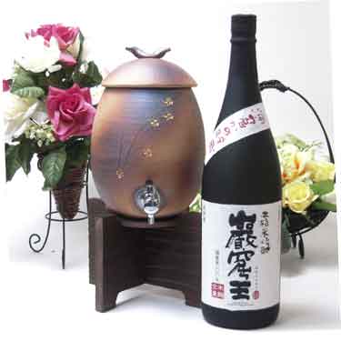 信楽焼・明山窯　焼酎サーバー　火色金小紋　2200ｃｃ(専用木台付き)+【限定品】洞窟かめ貯蔵　本格米焼酎 巌窟王（がんくつおう）1800ｍｌ