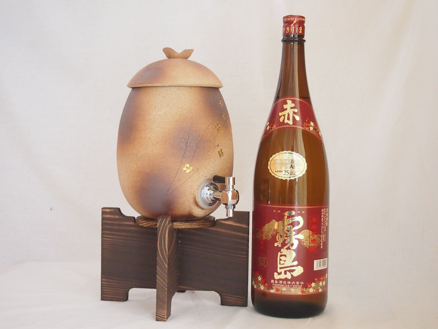 信楽焼・明山窯　焼酎サーバー　火色金小紋　2200ｃｃ(滋賀県)芋焼酎 赤霧島 1800ｍｌ(鹿児島) 18,014円