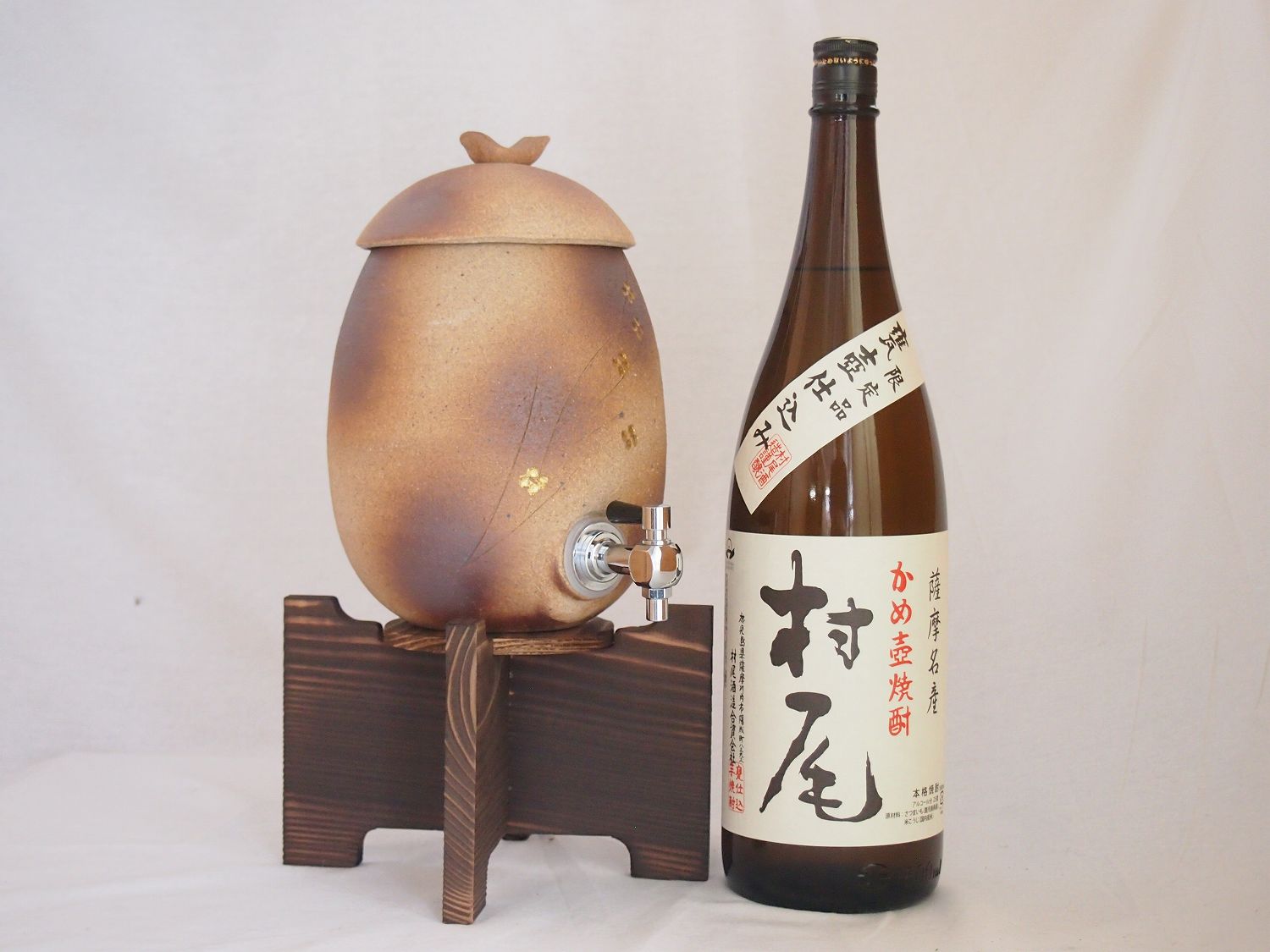 【最大2000円オフクーポン26日1:59迄】信楽焼・明山窯　焼酎サーバー　火色金小紋　2200ｃｃ(滋賀県)芋焼酎 村尾 1800ｍｌ(鹿児島)｜贈り物本舗じざけや