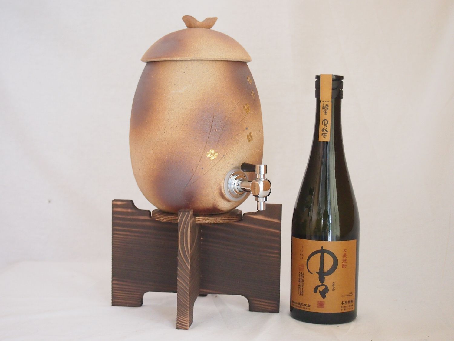 【最大2000円オフクーポン26日1:59迄】信楽焼・明山窯 焼酎サーバー 火色金小紋 2200cc(滋賀県)麦焼酎 黒木本店 中々 720ml(宮崎)|贈り物本舗じざけや