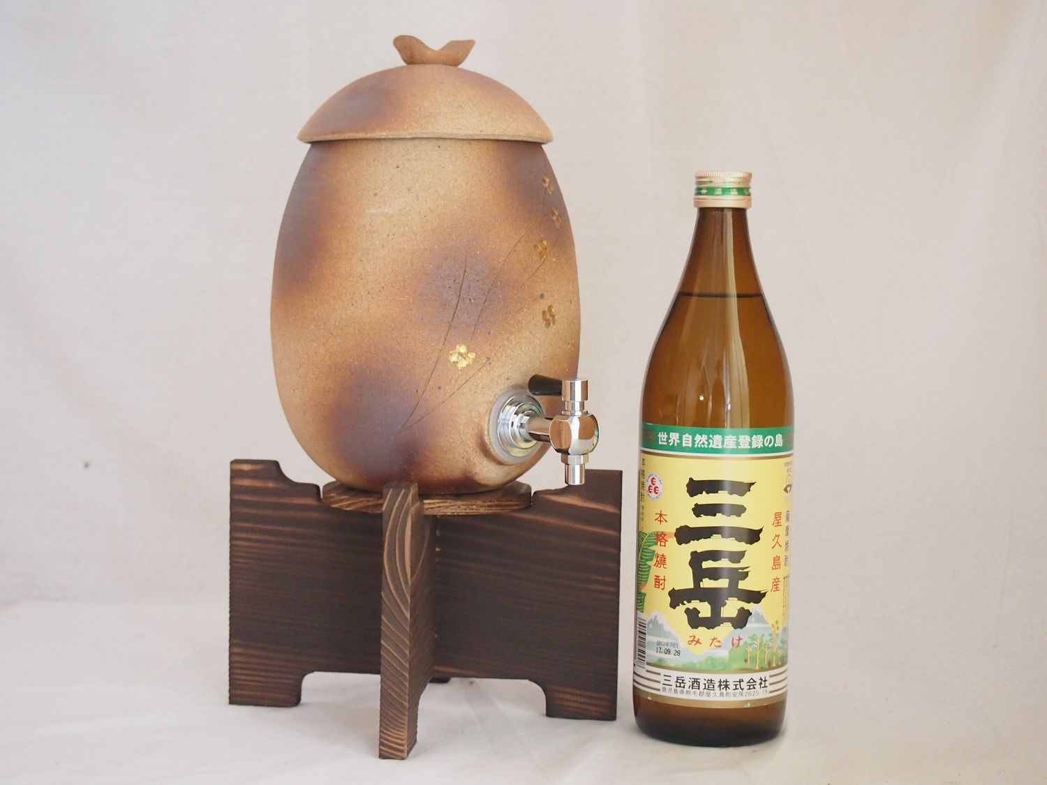 信楽焼・明山窯　焼酎サーバー　火色金小紋　2200ｃｃ(滋賀県)芋焼酎 白玉醸造 魔王 720ｍｌ(鹿児島)