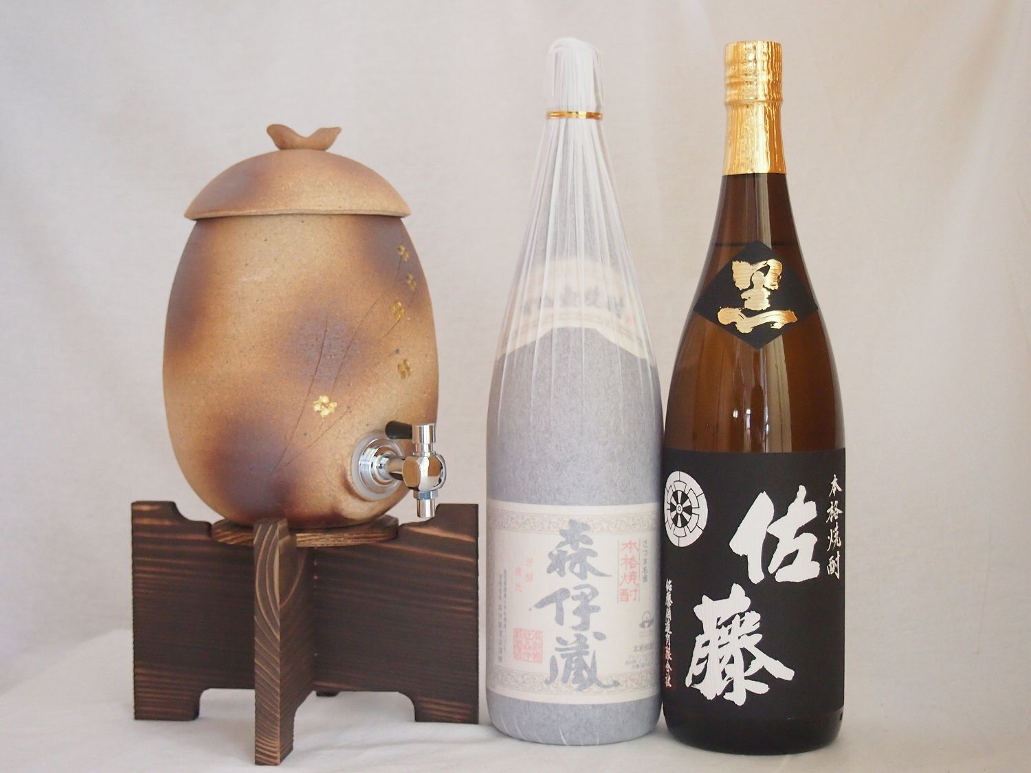 【最大2000円オフクーポン17日1:59迄】信楽焼・明山窯　焼酎サーバー　火色金小紋　2200ｃｃ(滋賀県)芋焼酎2本セット 森伊蔵1800ｍｌ 佐藤黒 1800ｍｌ(鹿児島) 49,973円