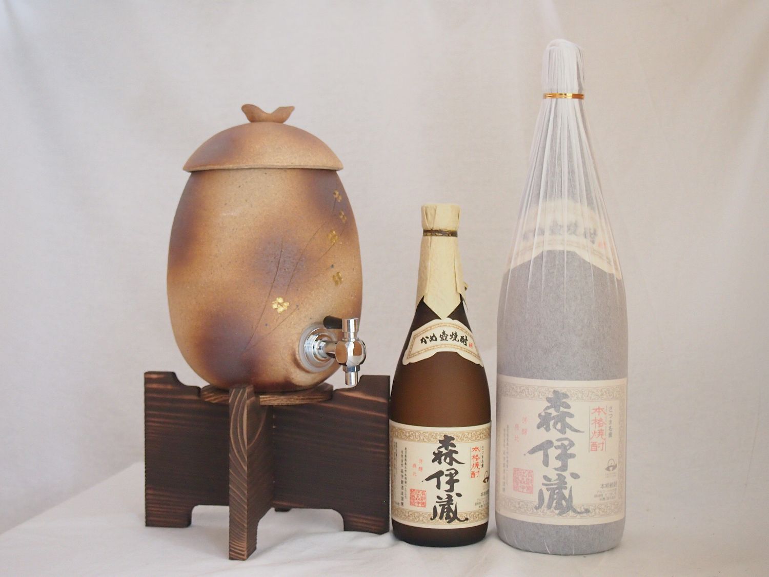 信楽焼・明山窯　焼酎サーバー　火色金小紋　2200ｃｃ(滋賀県)芋焼酎2本セット 森伊蔵720ml 1800ｍｌ(鹿児島)｜贈り物本舗じざけや
