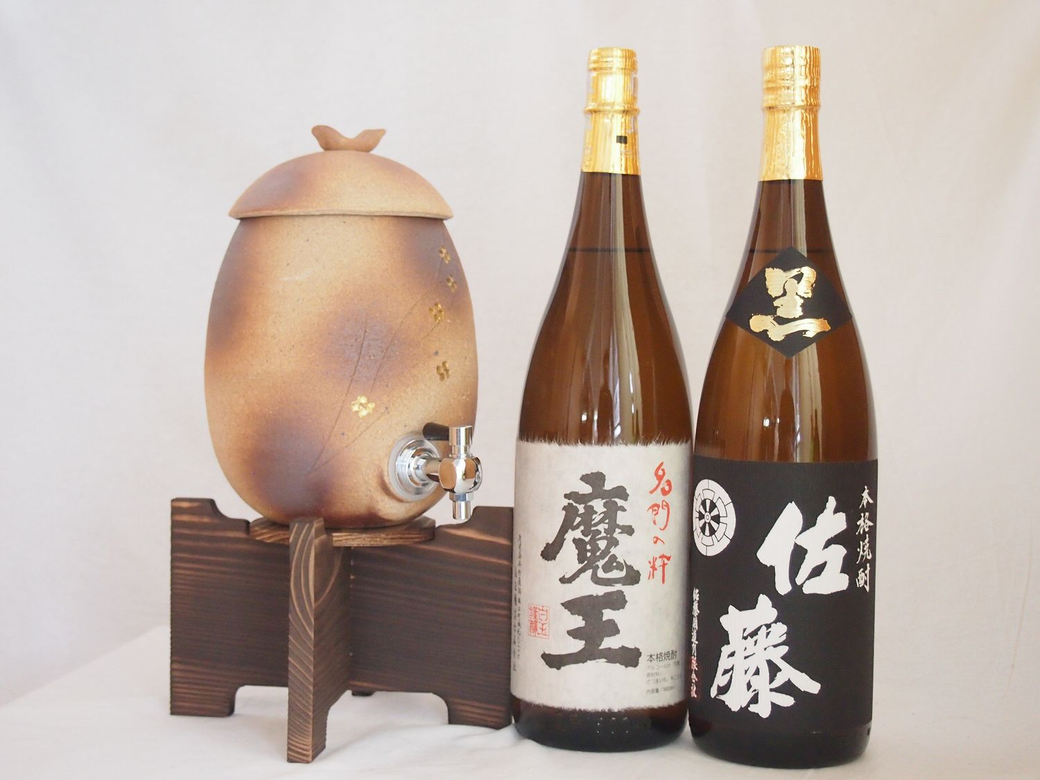 【最大2000円オフクーポン17日1:59迄】信楽焼・明山窯 焼酎サーバー 火色金小紋 2200cc(滋賀県)芋焼酎2本セット 魔王1800ml 佐藤黒 1800ml(鹿児島)