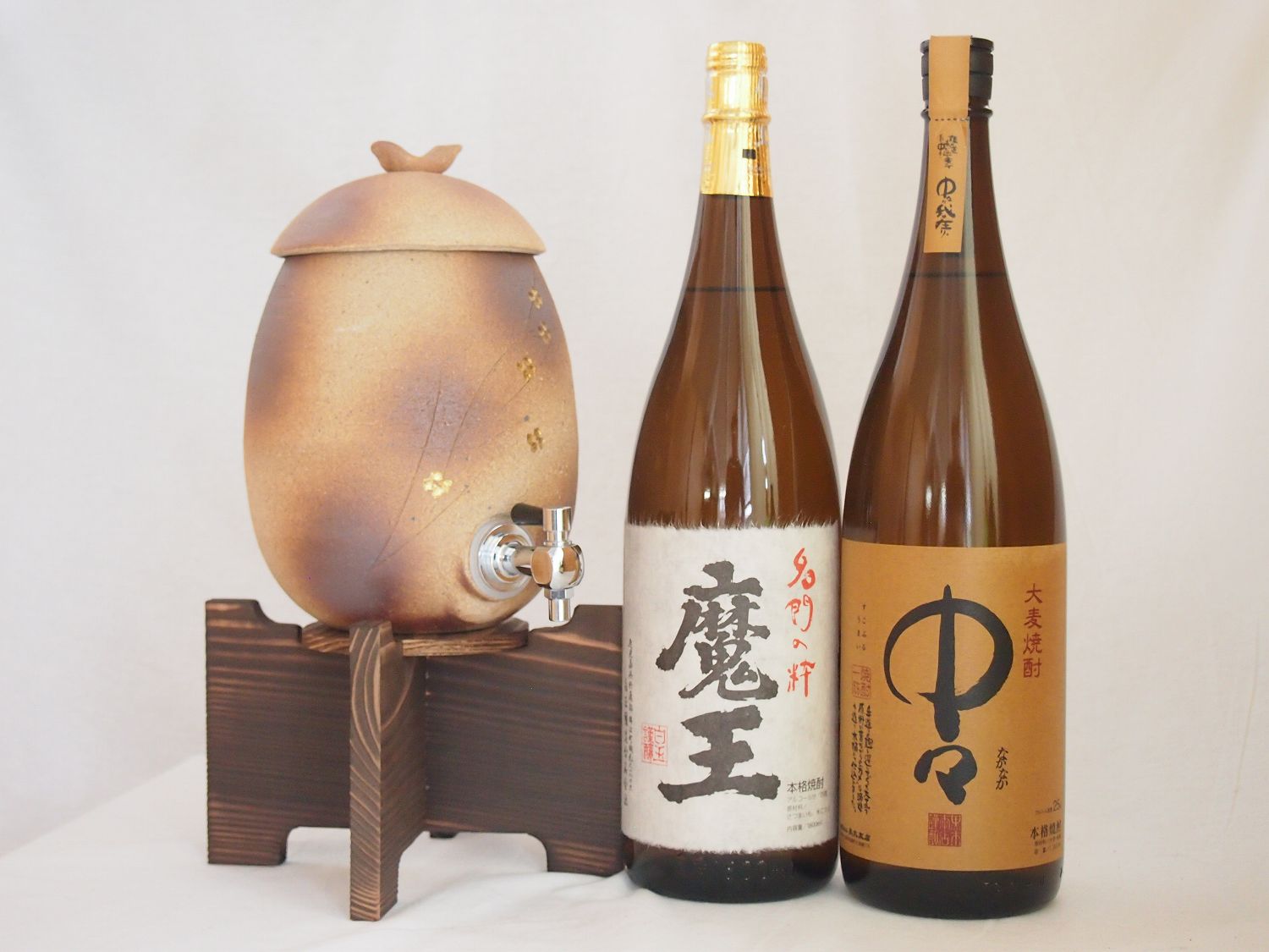 【最大2000円オフクーポン17日1:59迄】信楽焼・明山窯　焼酎サーバー　火色金小紋　2200ｃｃ(滋賀県)芋焼酎2本セット 黒木本店 中々 1800ｍｌ 魔王1800ｍｌ(鹿児島 大分)