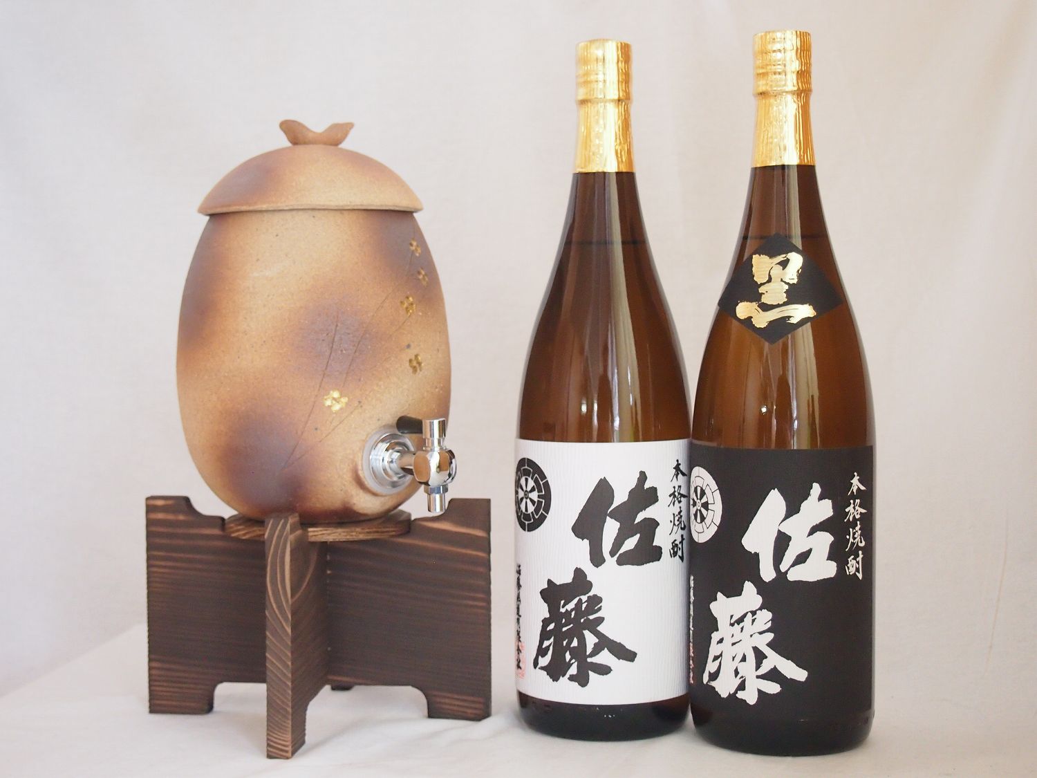 信楽焼・明山窯　焼酎サーバー　火色金小紋　2200ｃｃ(滋賀県)芋焼酎2本セット 佐藤白1800ｍｌ 佐藤黒1800ｍｌ(鹿児島) 28,189円