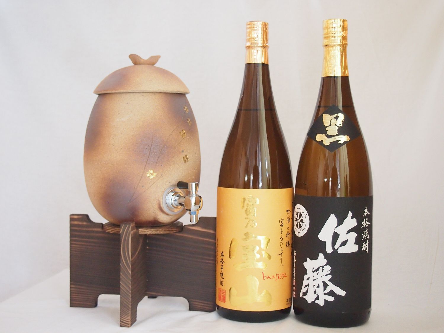信楽焼・明山窯　焼酎サーバー　火色金小紋　2200ｃｃ(滋賀県)芋焼酎2本セット 西酒造 富乃宝山1800ｍｌ 佐藤黒1800ｍｌ(鹿児島)