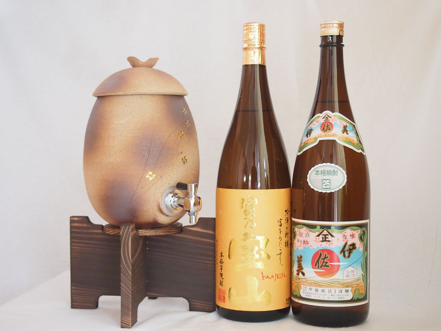 信楽焼・明山窯　焼酎サーバー　火色金小紋　2200ｃｃ(滋賀県)芋焼酎3本セット 西酒造 富乃宝山1800ｍｌ 甲斐商店 伊佐美1800ｍｌ(鹿児島)