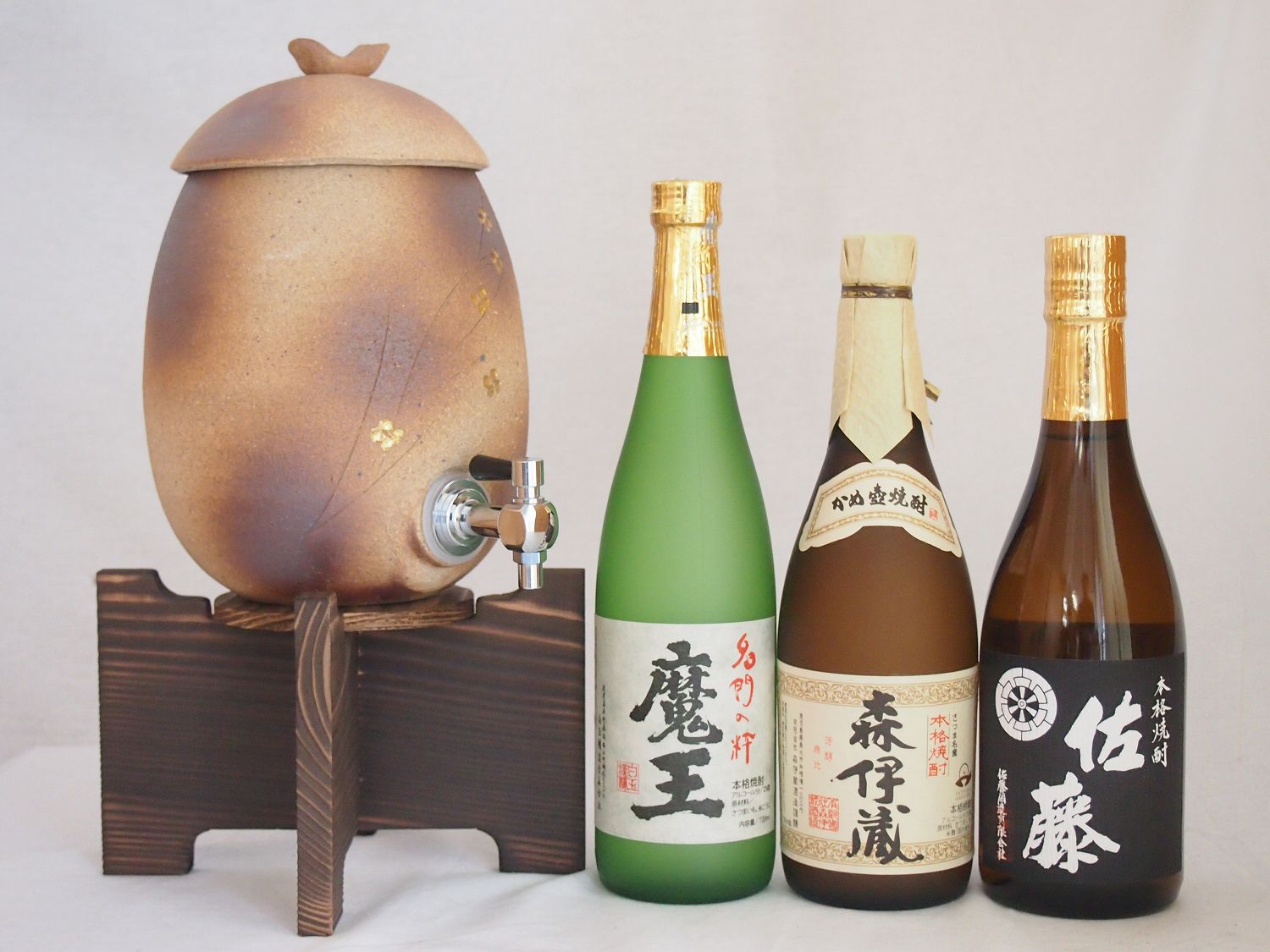 信楽焼・明山窯　焼酎サーバー　火色金小紋　2200ｃｃ(滋賀県)芋焼酎3本セット 魔王720ml 森伊蔵720ｍｌ 佐藤黒720ｍｌ(鹿児島)｜贈り物本舗じざけや 42,227円
