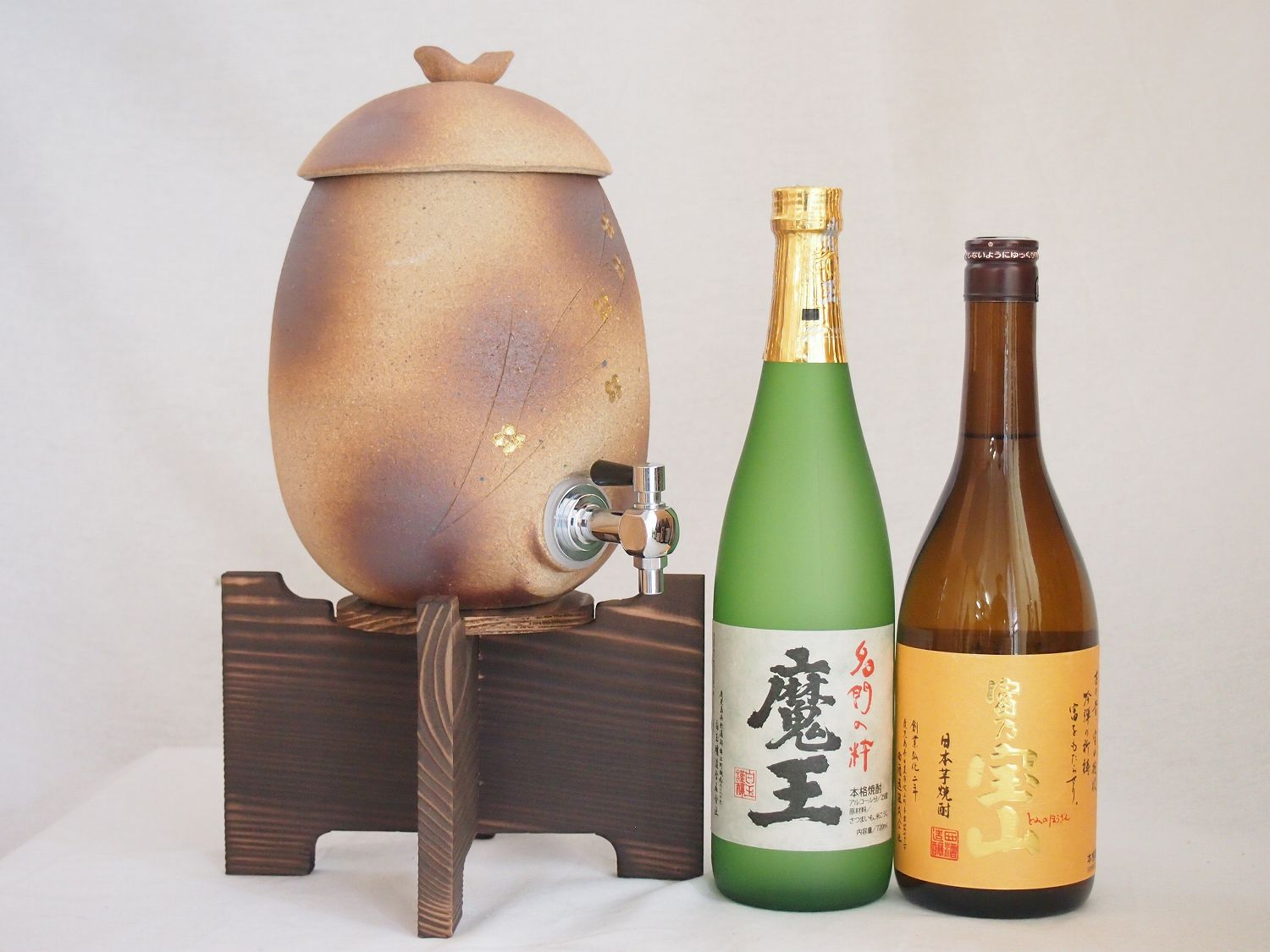 【最大2000円オフクーポン26日1:59迄】信楽焼・明山窯　焼酎サーバー　火色金小紋　2200ｃｃ(滋賀県)芋焼酎2本セット 魔王720ml 富乃宝山720ｍｌ(鹿児島)｜贈り物本舗じざけや