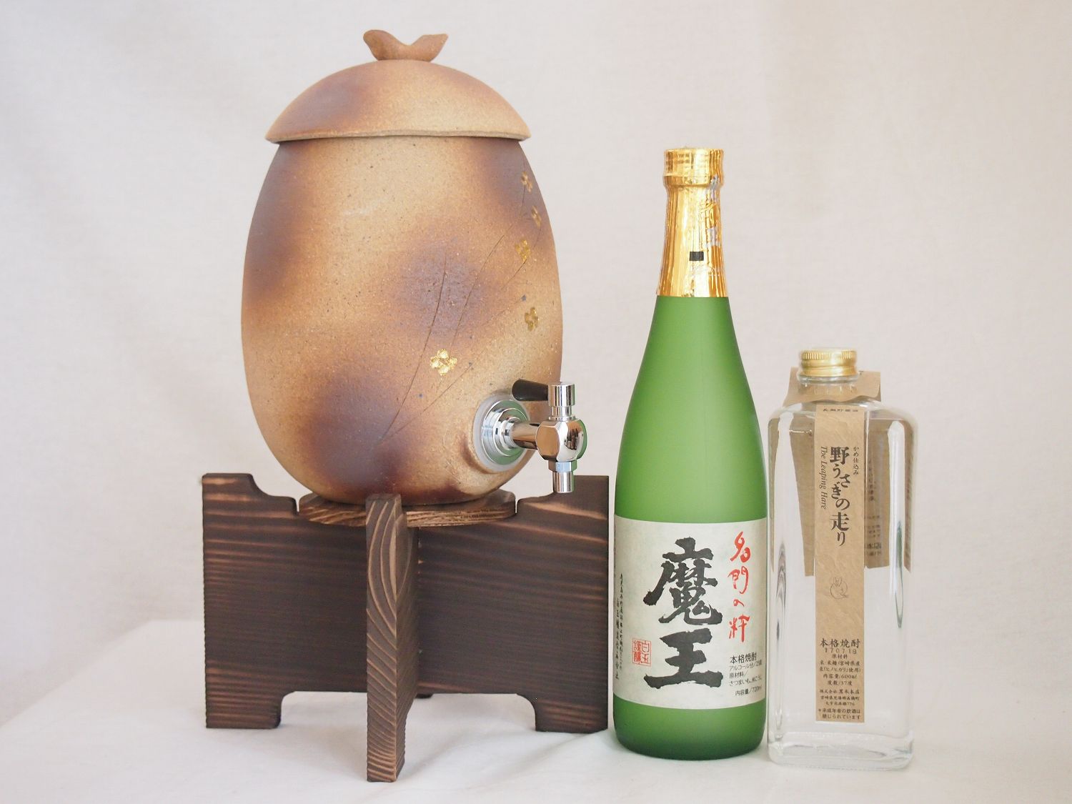 【最大2000円オフクーポン26日1:59迄】信楽焼・明山窯 焼酎サーバー 火色金小紋 2200cc(滋賀県)芋焼酎2本セット 魔王720ml 野うさぎの走り720ml(鹿児島 宮崎)|贈り物本舗じざけや