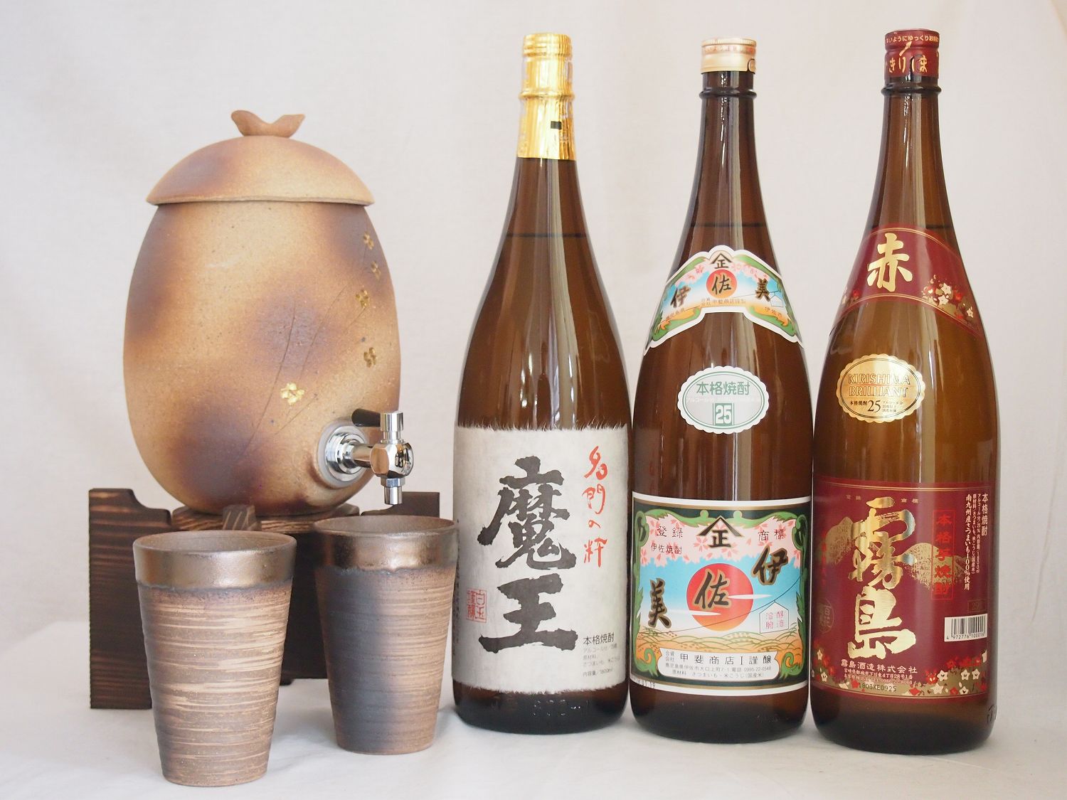 信楽焼・明山窯　焼酎サーバー　火色金小紋　2200ｃｃ(滋賀県)+萬古焼・備前金彩焼酎ペアカップ(三重県)+芋焼酎セット 赤霧島1800ｍｌ 魔王1800ｍｌ 伊佐美1800ｍｌ(鹿児島)