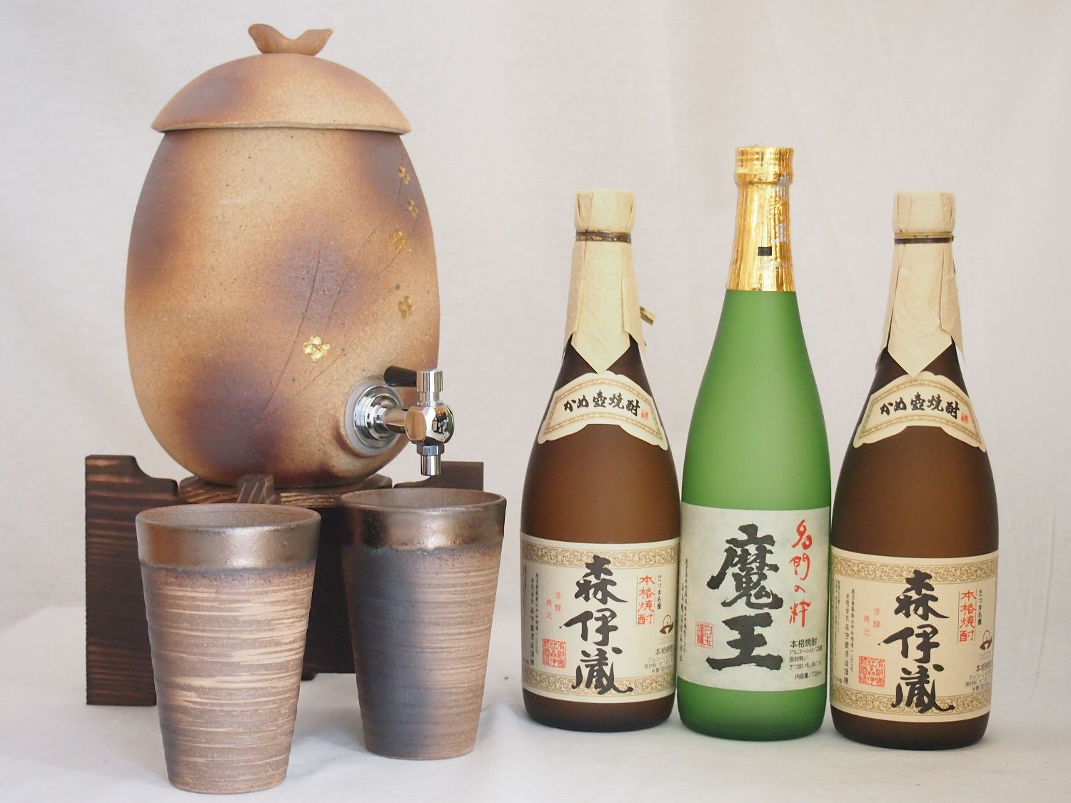 【最大2000円オフクーポン26日1:59迄】信楽焼・明山窯 焼酎サーバー 火色金小紋 2200cc(滋賀県)+萬古焼・備前金彩焼酎ペアカップ(三重県)+芋焼酎 魔王 森伊蔵2本 720ml|贈り物本舗じざけや