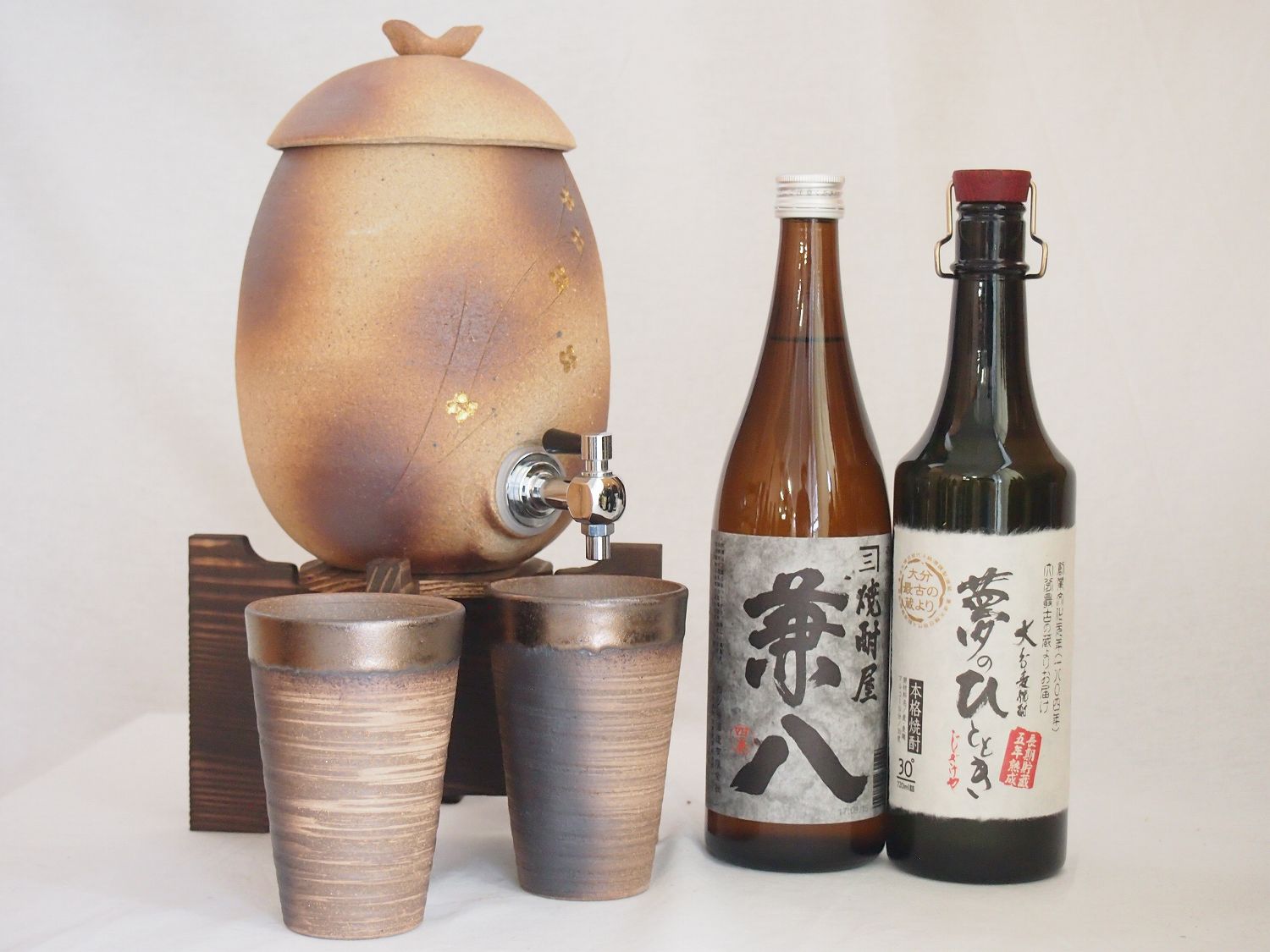 信楽焼・明山窯　焼酎サーバー　火色金小紋　2200ｃｃ(滋賀県)+萬古焼・備前金彩焼酎ペアカップ(三重県)+芋焼酎 兼八 麦焼酎 5年長期熟成夢のひととき 720ml