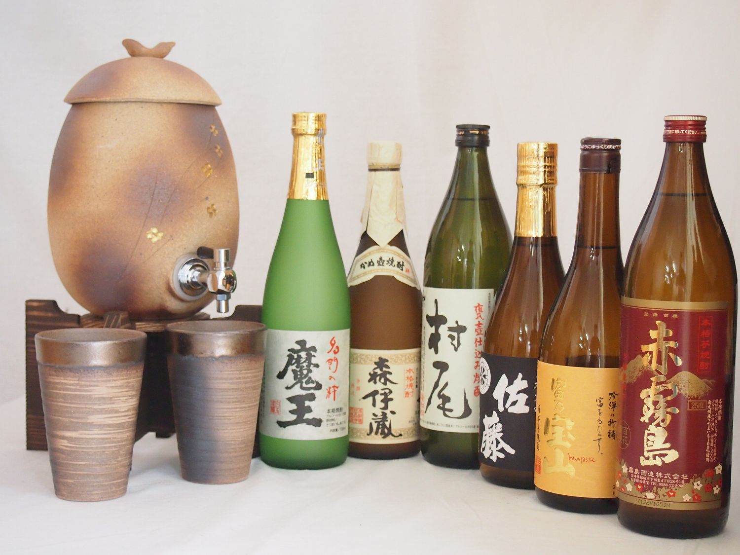 【最大2000円オフクーポン26日1:59迄】信楽焼・明山窯　焼酎サーバー　火色金小紋　2200ｃｃ(滋賀県)+萬古焼・備前金彩焼酎ペアカップ(三重県)+芋焼酎 佐藤黒 富乃宝山 魔王 森伊蔵 720ml 村尾 赤霧島 900ml｜贈り物本舗じざけや