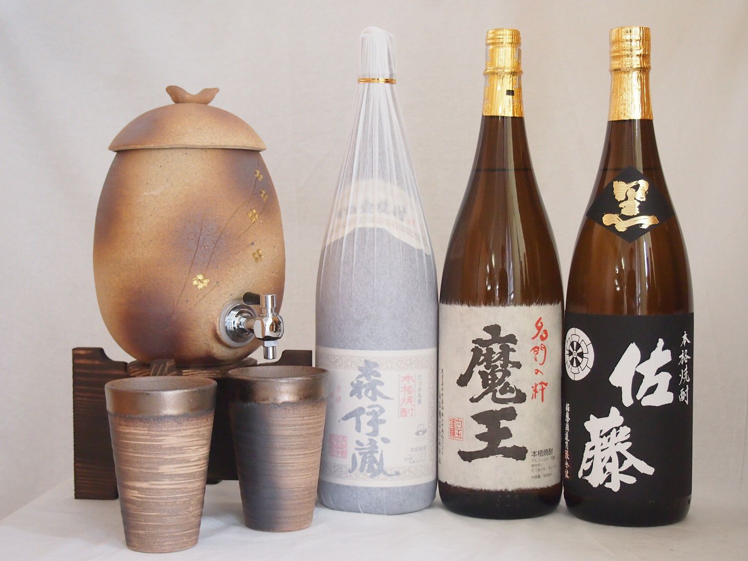 信楽焼・明山窯　焼酎サーバー　火色金小紋　2200ｃｃ(滋賀県)+萬古焼・備前金彩焼酎ペアカップ(三重県)+芋焼酎 佐藤黒 魔王 森伊蔵 1800mｌ