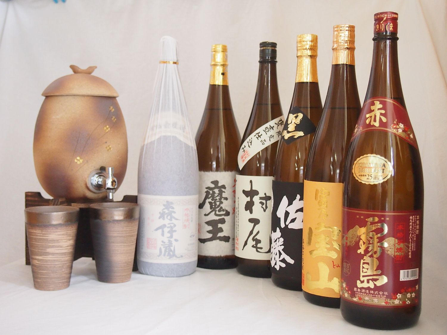 【最大2000円オフクーポン26日1:59迄】信楽焼・明山窯　焼酎サーバー　火色金小紋　2200ｃｃ(滋賀県)+萬古焼・備前金彩焼酎ペアカップ(三重県)+芋焼酎 佐藤黒 富乃宝山 魔王 森伊蔵 赤霧島 村尾 1800mｌ｜贈り物本舗じざけや