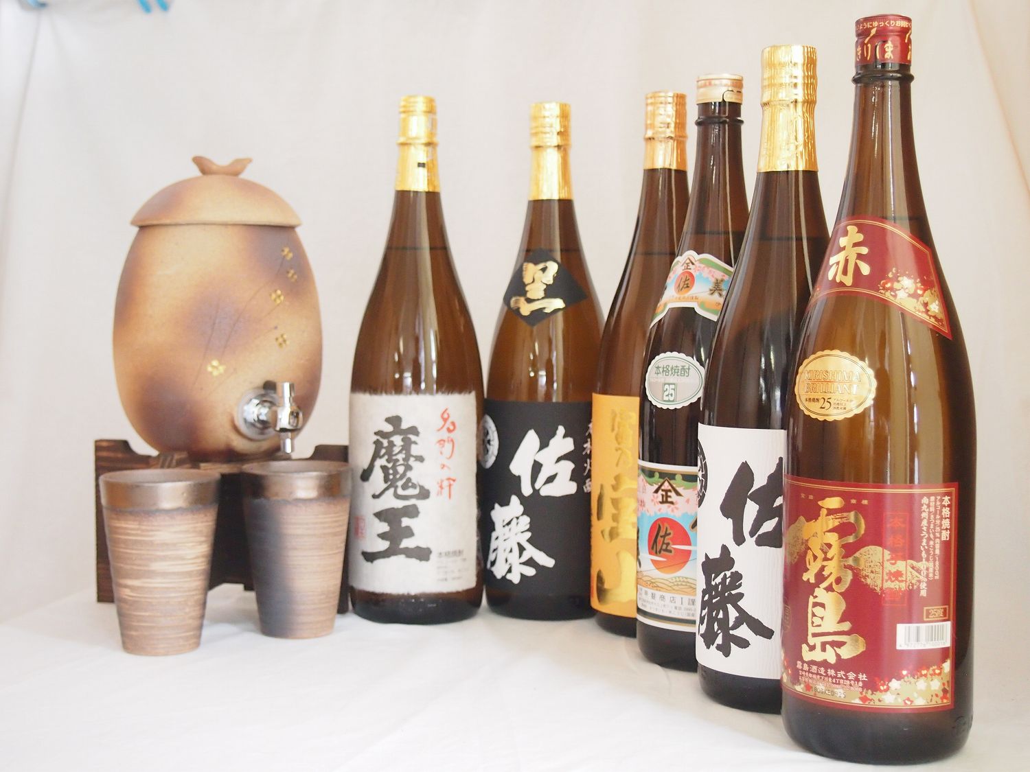 信楽焼・明山窯　焼酎サーバー　火色金小紋　2200ｃｃ(滋賀県)+萬古焼・備前金彩焼酎ペアカップ(三重県)+芋焼酎 佐藤黒 富乃宝山 佐藤白 伊佐美 赤霧島 魔王 1800mｌ
