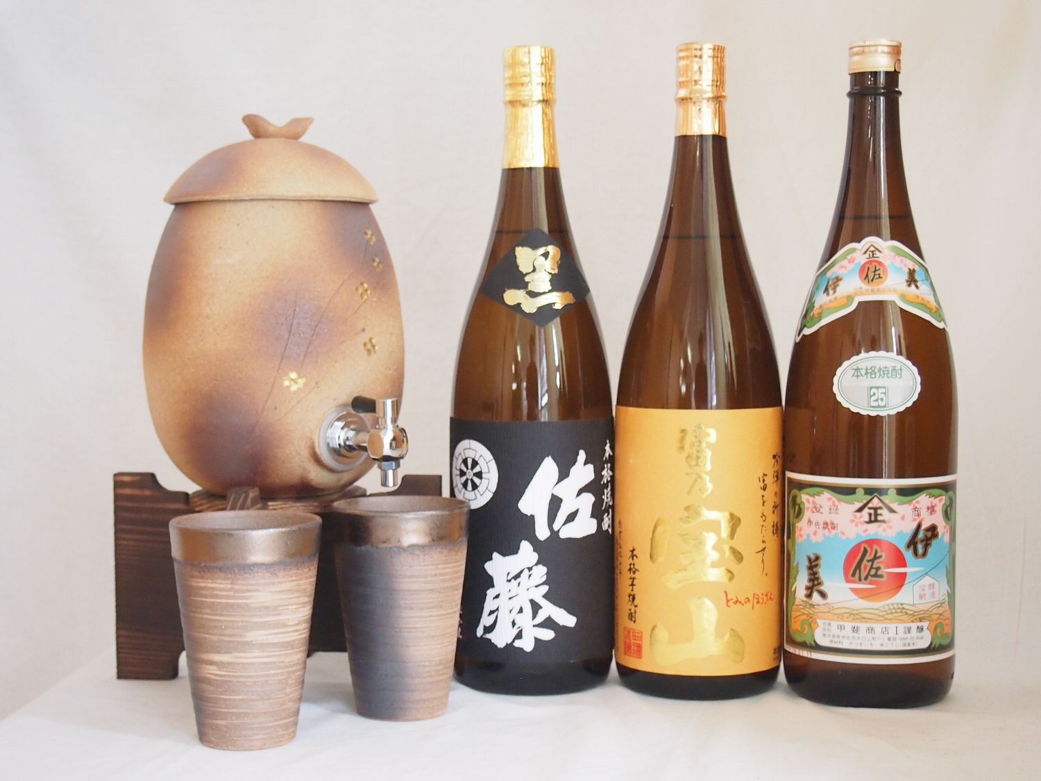 信楽焼・明山窯　焼酎サーバー　火色金小紋　2200ｃｃ(滋賀県)+萬古焼・備前金彩焼酎ペアカップ(三重県)+芋焼酎 佐藤黒 富乃宝山 伊佐美 1800mｌ