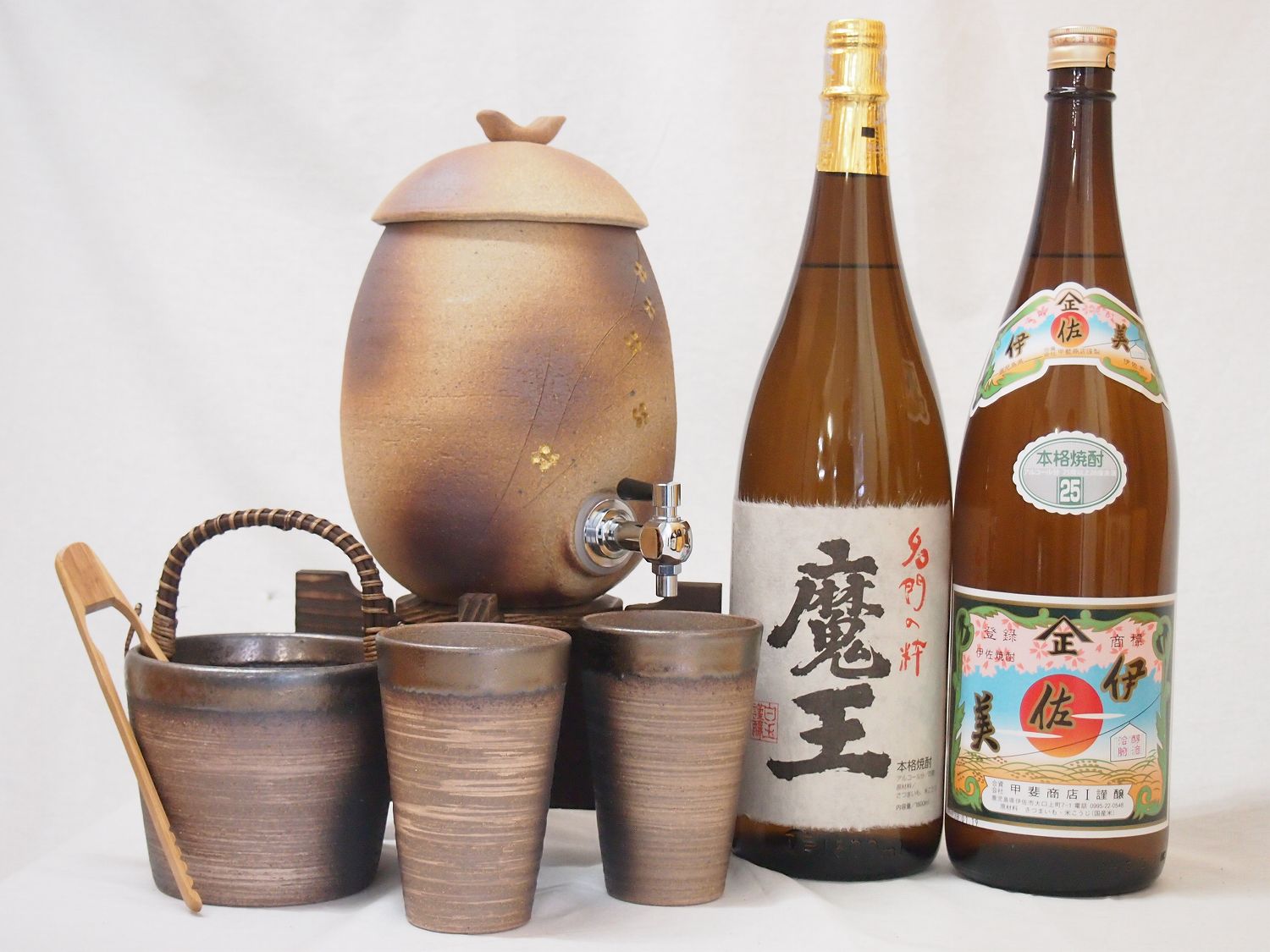 信楽焼・明山窯　焼酎サーバー　火色金小紋　2200ｃｃ(滋賀県)+萬古焼・備前金彩焼酎ペアカップ 氷入れ(三重県)+芋焼酎 伊佐美 魔王 1800ml